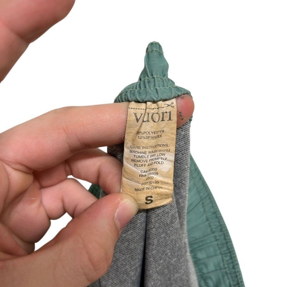 Vuori‎ Men's Green Striped Kore Drawstring Pockets 9" Hybrid Boardshorts Size S - Picture 6 of 6